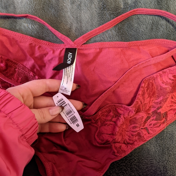 Adore me bras - Picture 3 of 4